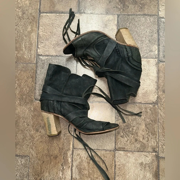 Free People Leather Sandals Size 38 - Picture 1 of 7